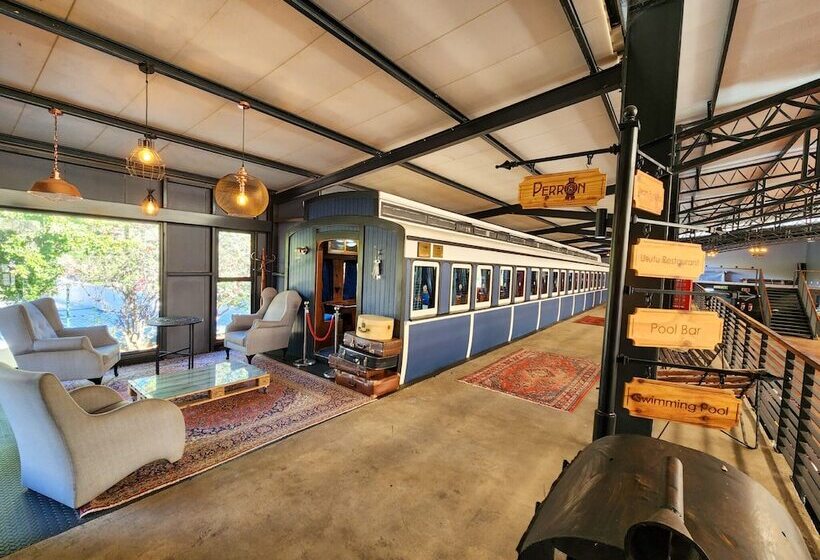 Safari Hotel & Convention Centre