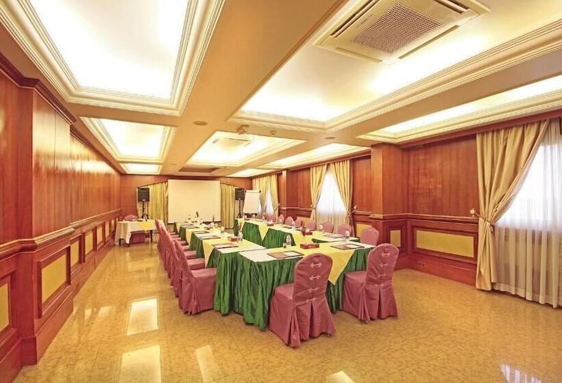 酒店 Safeer International