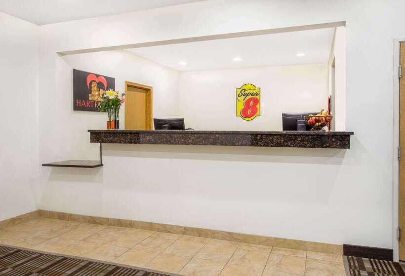 فندق Super 8 By Wyndham Cedar Falls