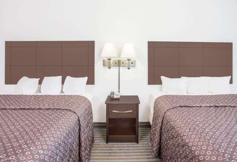 فندق Super 8 By Wyndham Cedar Falls