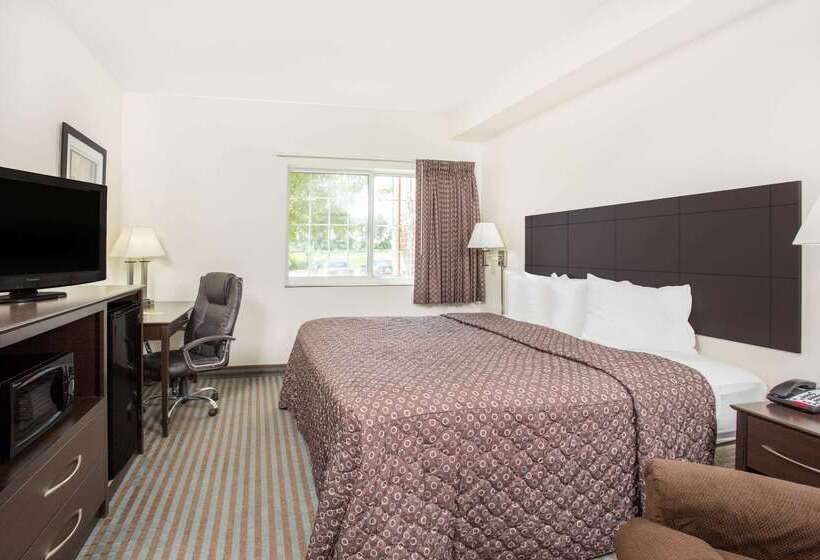 فندق Super 8 By Wyndham Cedar Falls