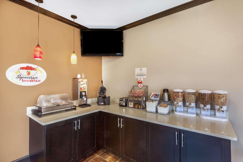 호텔 Super 8 By Wyndham Center