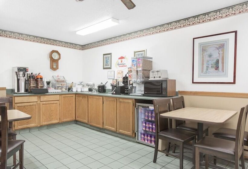 فندق Super 8 By Wyndham Chillicothe