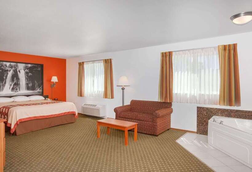 호텔 Super 8 By Wyndham Cloverdale Wine Country