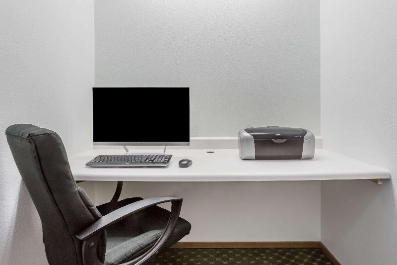 호텔 Super 8 By Wyndham Cloverdale Wine Country