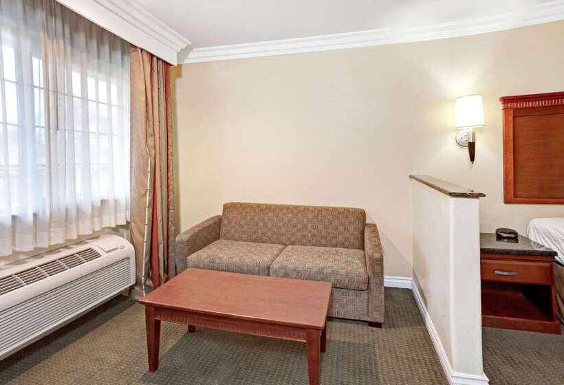 בית מלון כפרי Super 8 By Wyndham Cypress Buena Park Area