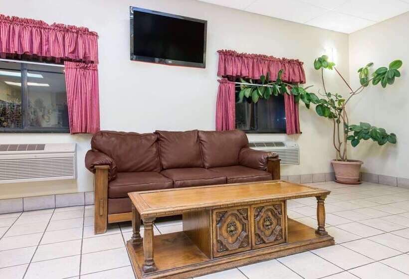 فندق Super 8 By Wyndham Santa Rosa