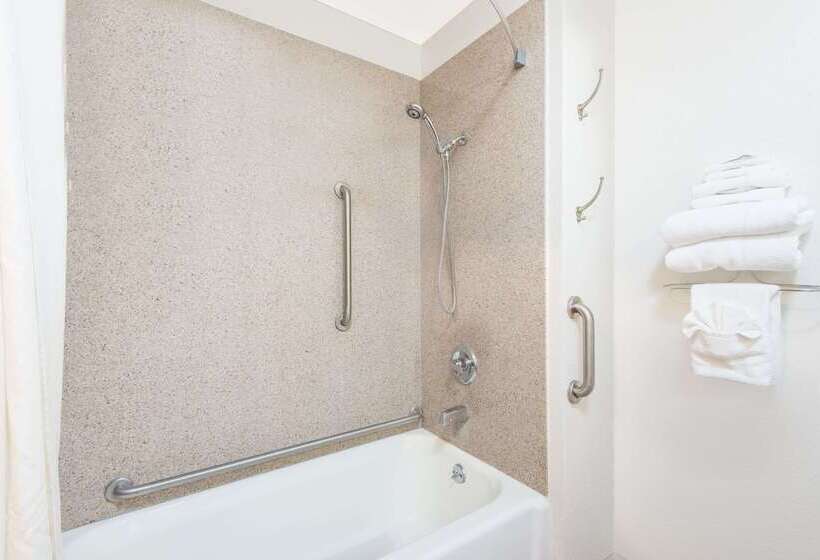 فندق Super 8 By Wyndham Santa Rosa