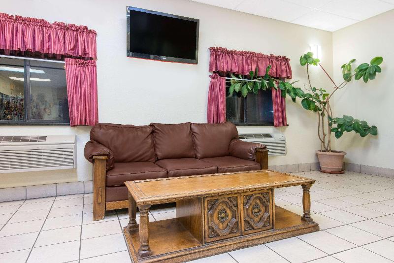 فندق Super 8 By Wyndham Santa Rosa