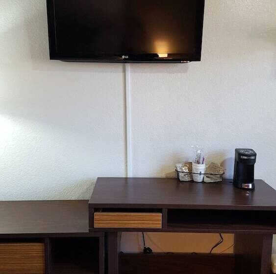 فندق Super 8 By Wyndham Santa Rosa