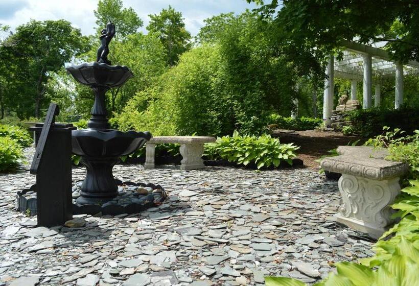 فندق The Brewster Inn