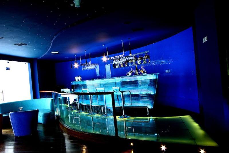 ホテル The Leela Ashtamudi, A Raviz