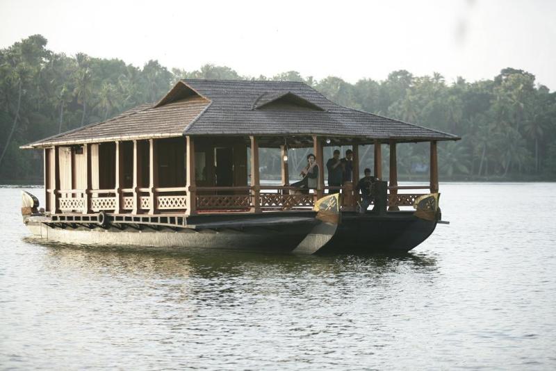 ホテル The Leela Ashtamudi, A Raviz