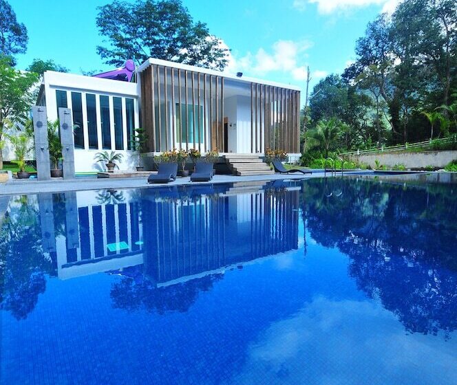 Отель The Trees Club Resort