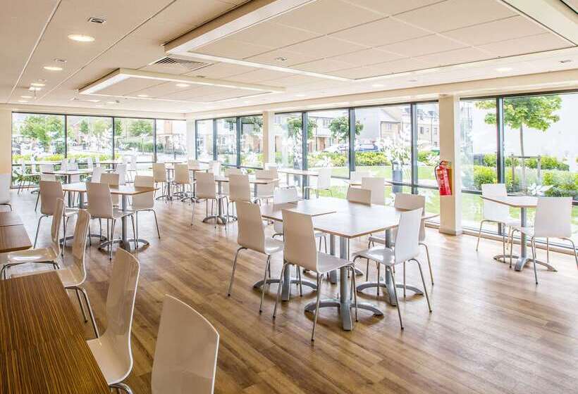 فندق Travelodge Cambridge Orchard Park
