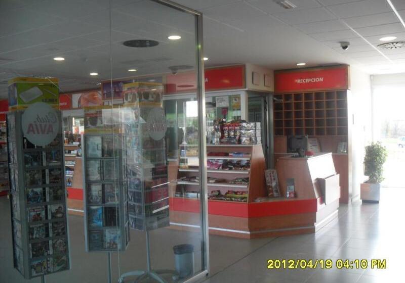 هتل Villa De Los Arcos