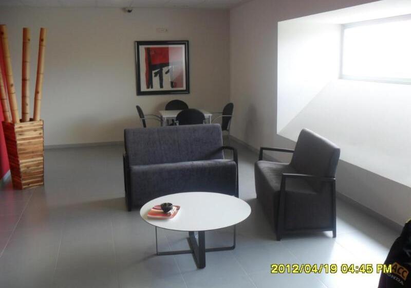 هتل Villa De Los Arcos