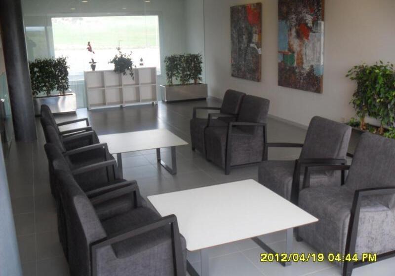 هتل Villa De Los Arcos