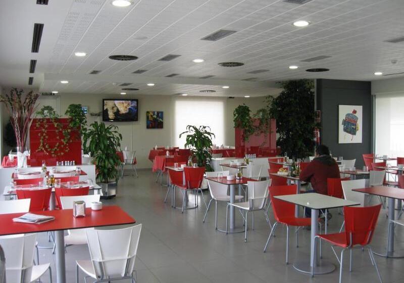 هتل Villa De Los Arcos