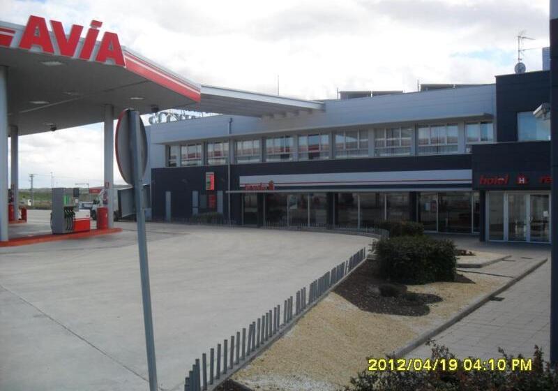 هتل Villa De Los Arcos