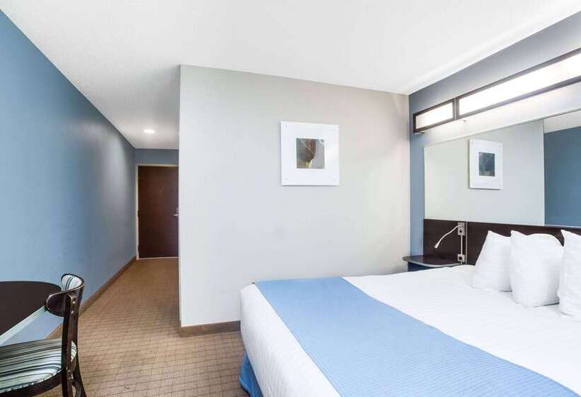 Microtel Inn & Suites Bath