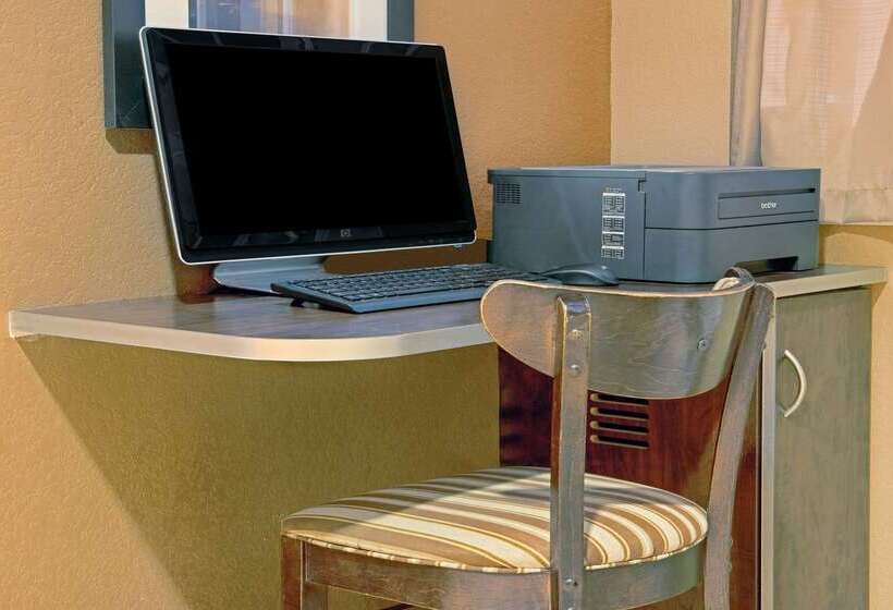 Microtel Inn & Suites By Wyndham Bluffs