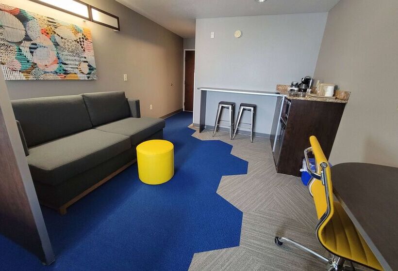 Microtel Inn & Suites By Wyndham Bluffs