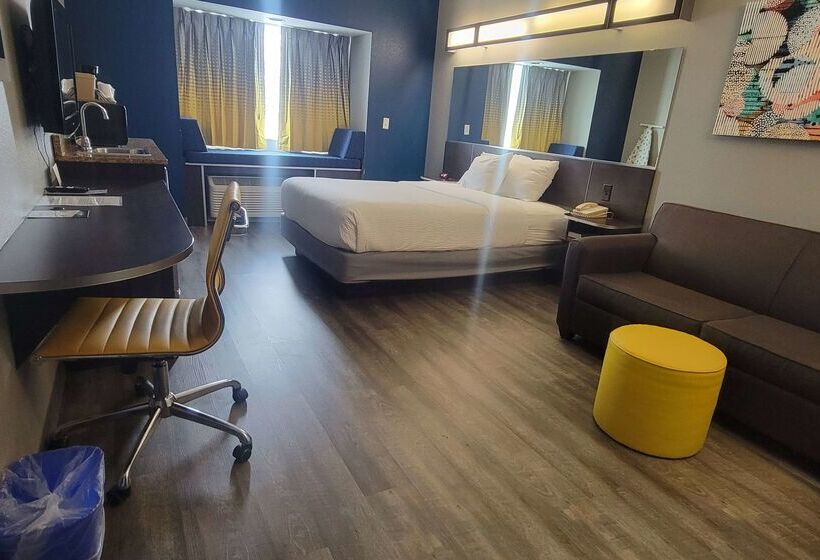Microtel Inn & Suites By Wyndham Bluffs