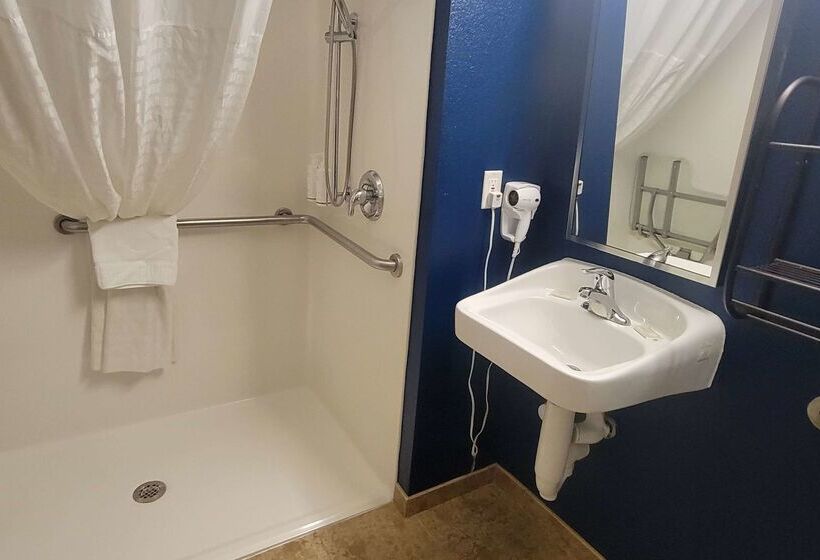 Microtel Inn & Suites By Wyndham Bluffs