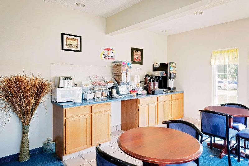 فندق على الطريق Super 8 By Wyndham Emmetsburg