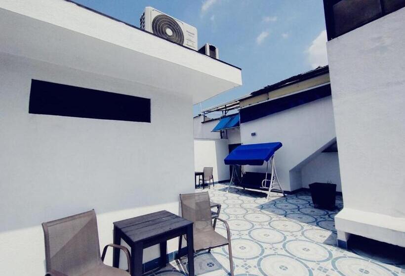 Отель Puerta De San Antonio