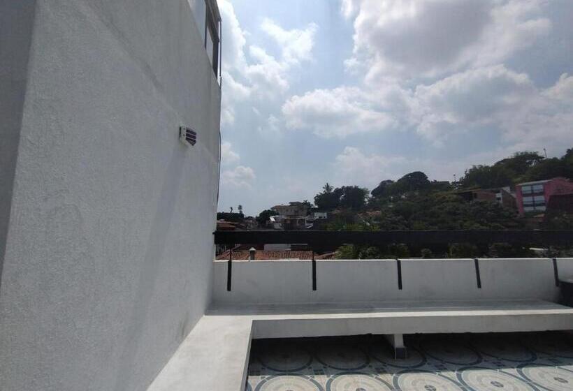 Отель Puerta De San Antonio