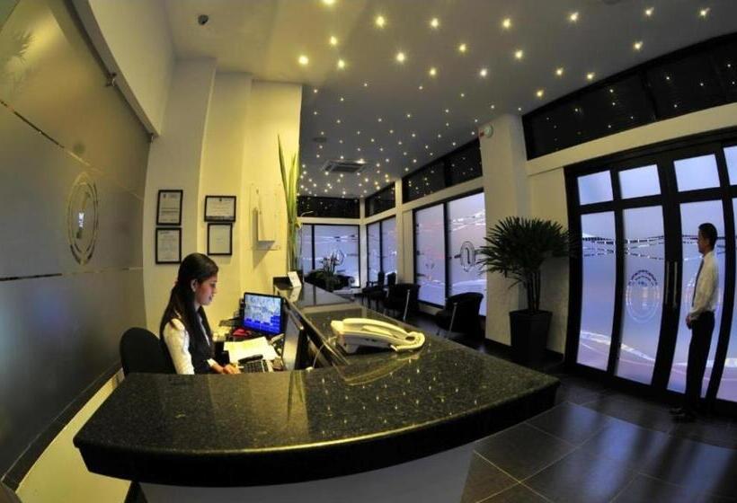 Отель Puerta De San Antonio