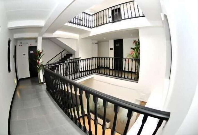 Отель Puerta De San Antonio