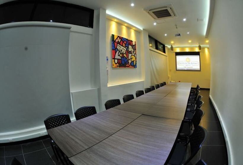 Отель Puerta De San Antonio