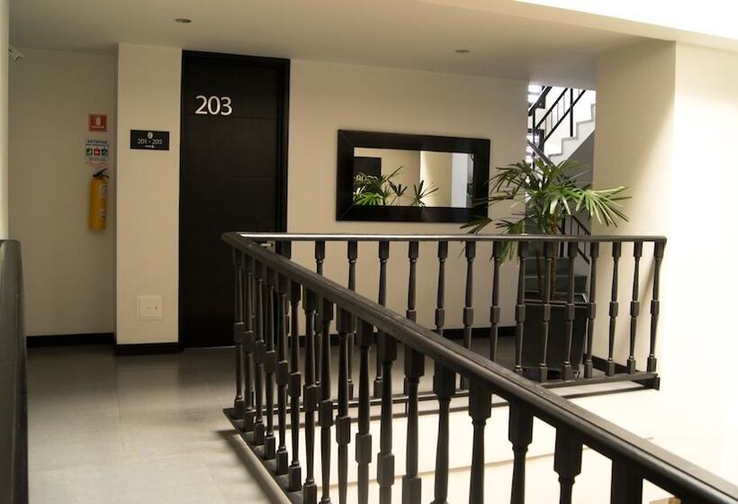 Отель Puerta De San Antonio