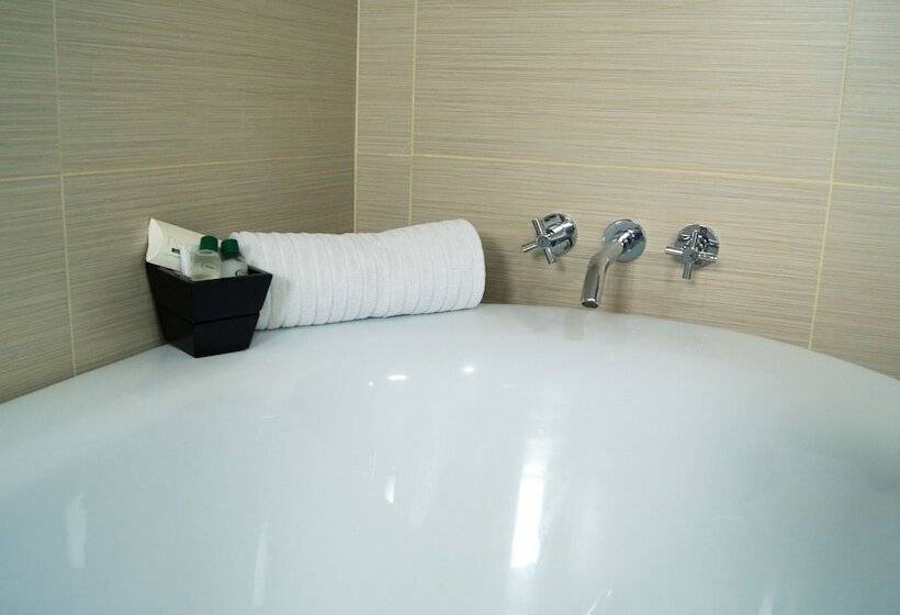 Отель Puerta De San Antonio