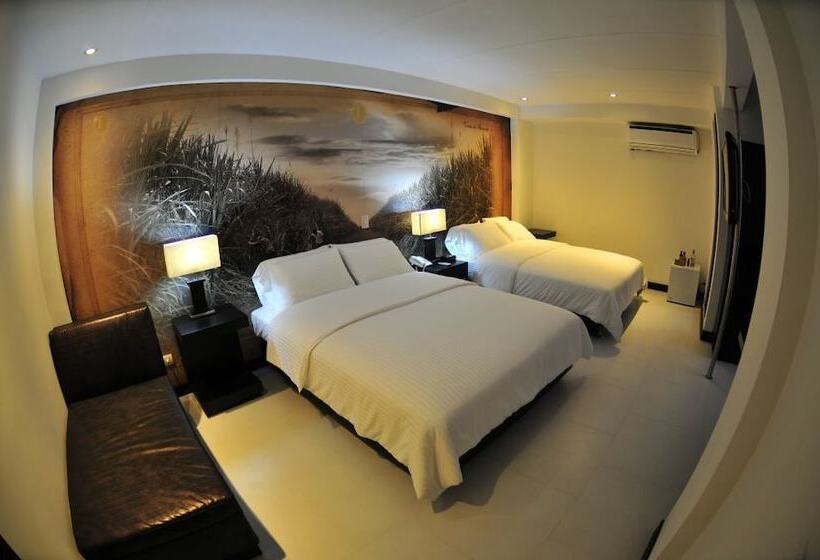 Отель Puerta De San Antonio