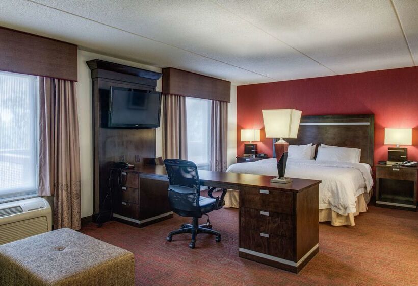 Hampton Inn & Suites Detroit / Airport   Romulus