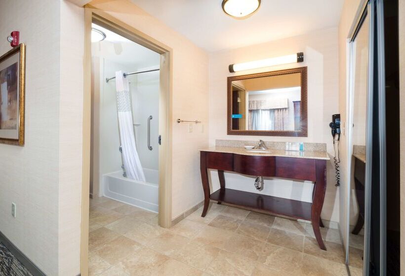 Hampton Inn & Suites Greensburg