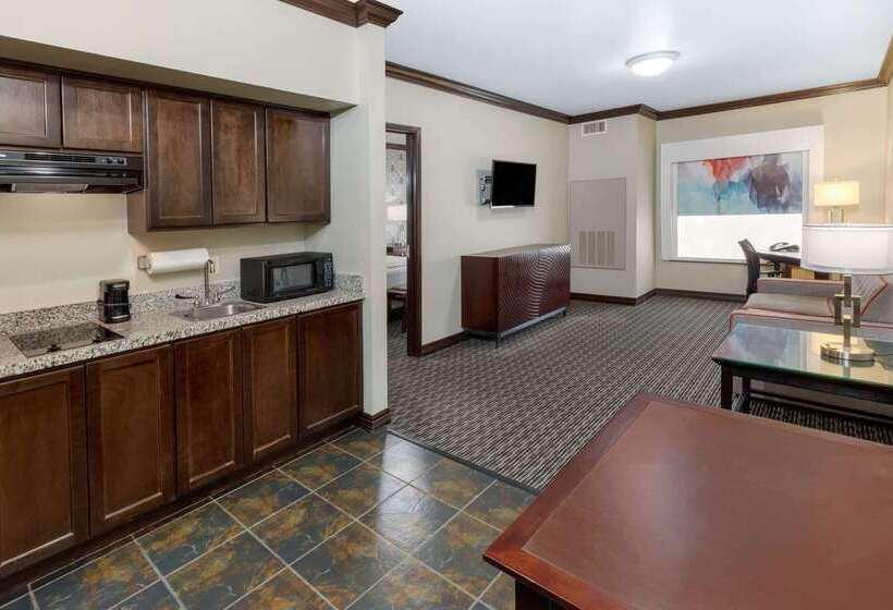 Hawthorn Suites By Wyndham Lubbock