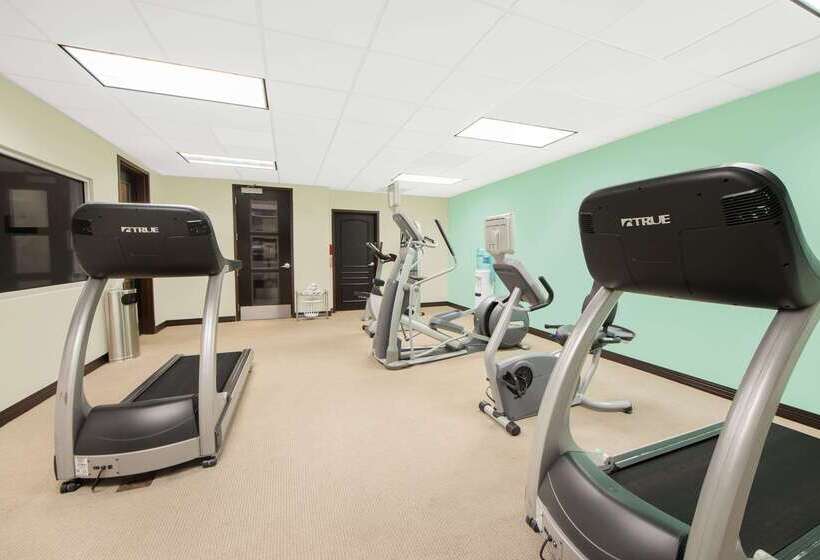Hawthorn Suites By Wyndham Lubbock