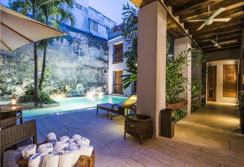 Ananda Hotel Boutique