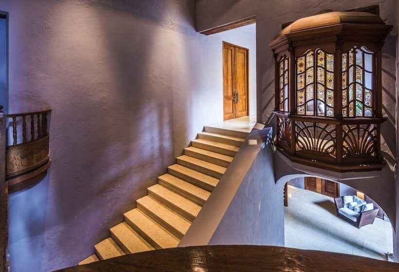 Ananda Hotel Boutique