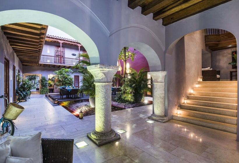 Ananda Hotel Boutique