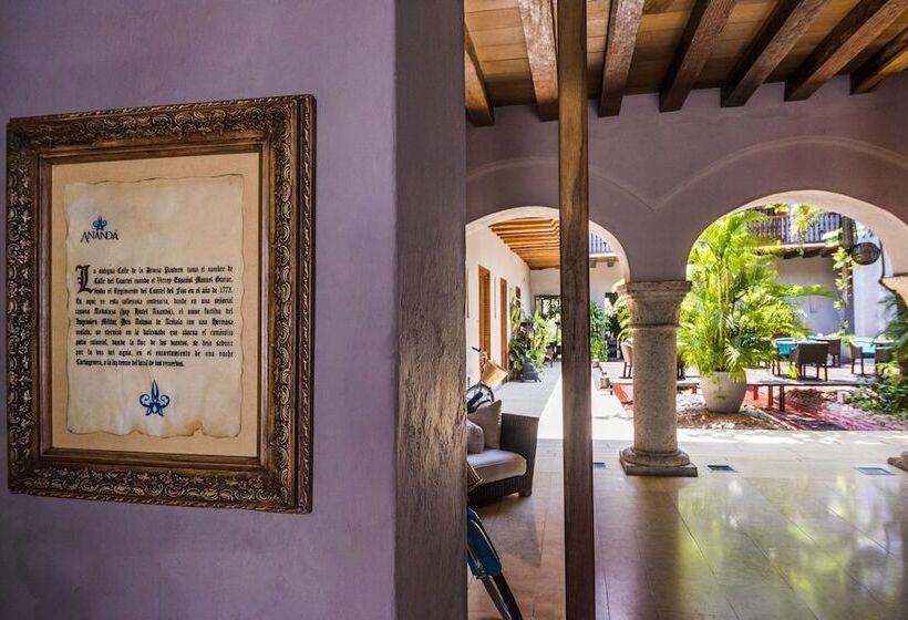 Ananda Hotel Boutique