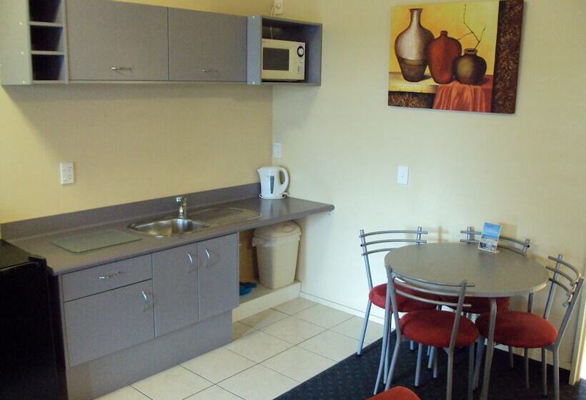 호텔 At The Rocks Motor Lodge