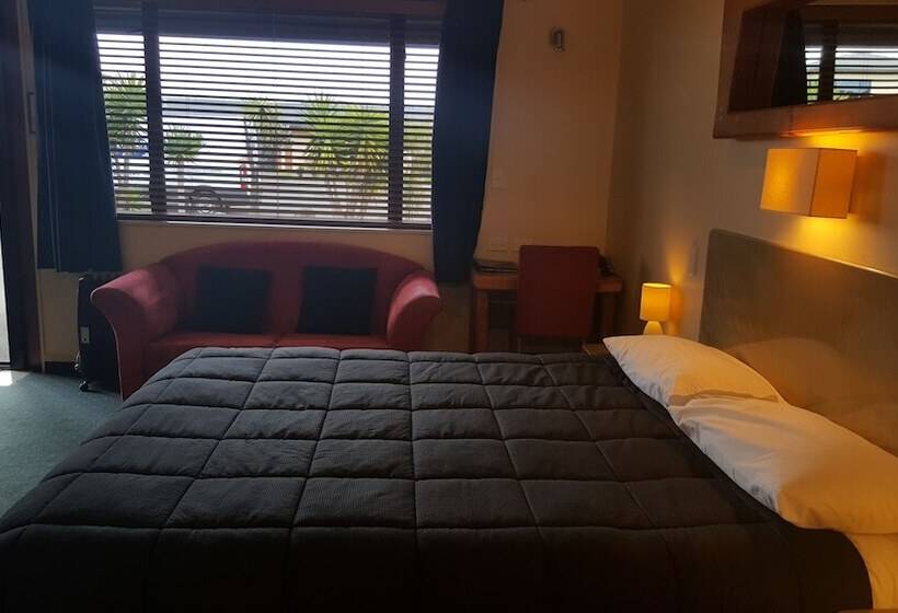 호텔 At The Rocks Motor Lodge