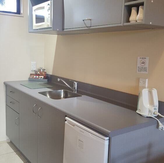 호텔 At The Rocks Motor Lodge