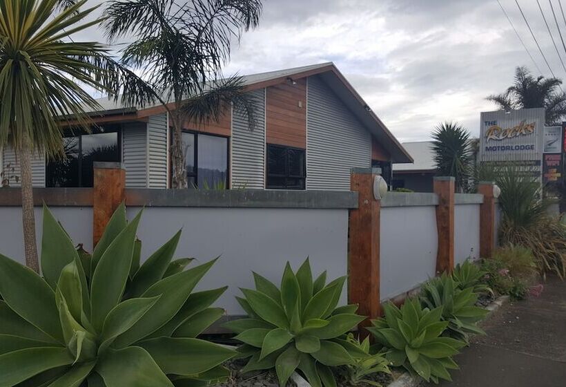 호텔 At The Rocks Motor Lodge